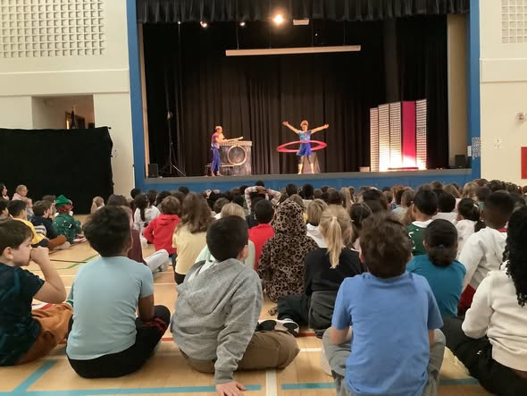 Spectacle Roche, papier, cerceaux